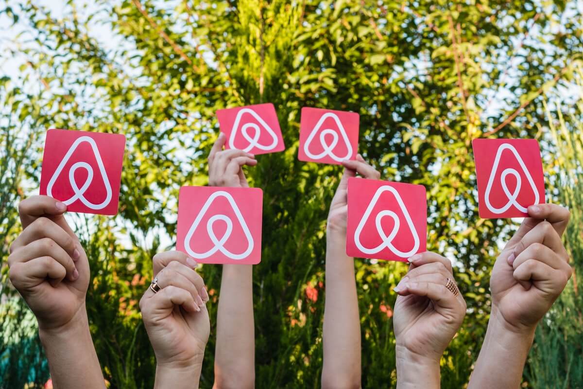 How to Become a Booked Host on Airbnb and Maximize Your Rental Income